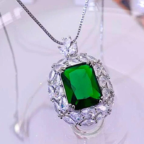 Cubic Zircon Emerald Green Gemstone Pendant Charm Necklace - Picture 1 of 8